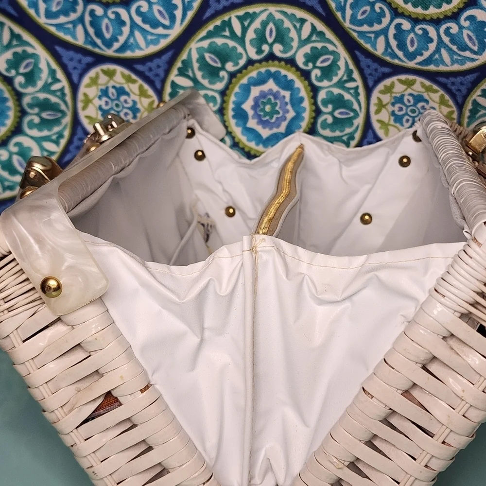 Vintage Princess Charming by Atlas Seashell Wicker Lucite Handle Purse 1950s/60s